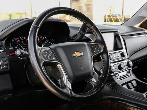Used 2020 Chevrolet Suburban LT image 19