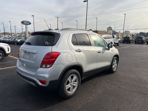 Used 2017 Chevrolet Trax LT w/ LT Convenience Package image 5