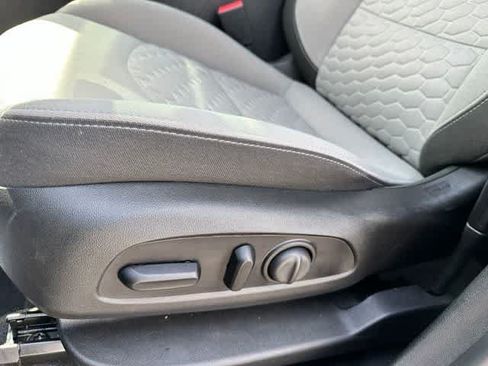 Used 2021 Chevrolet Equinox LS w/ LS Convenience Package FWD image 5