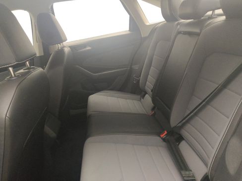 Used 2025 Volkswagen Jetta SE FWD image 18