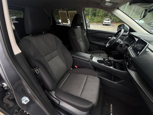 Used 2025 Nissan Rogue SV FWD image 38