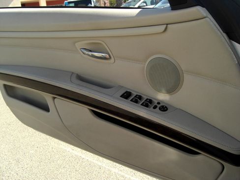 Used 2012 BMW 328i Convertible image 20