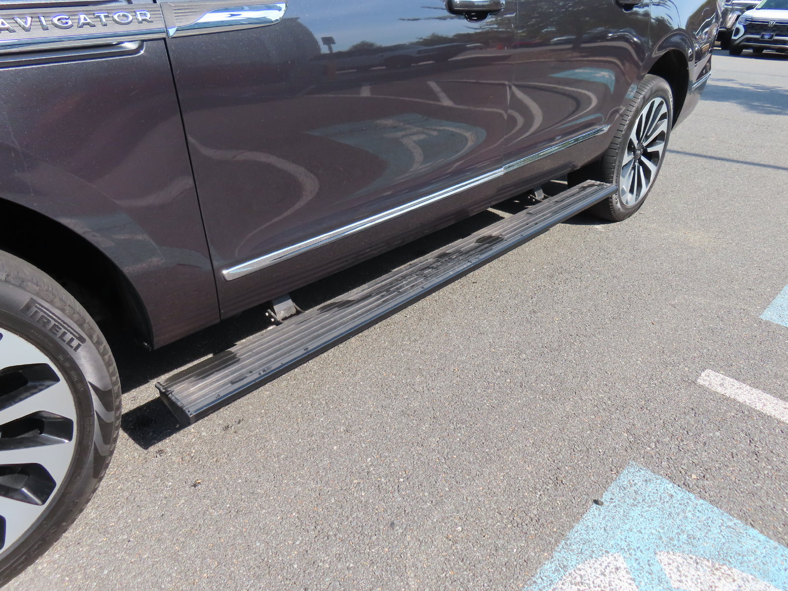 Used 2024 Lincoln Navigator L Reserve AWD/4WD image 11