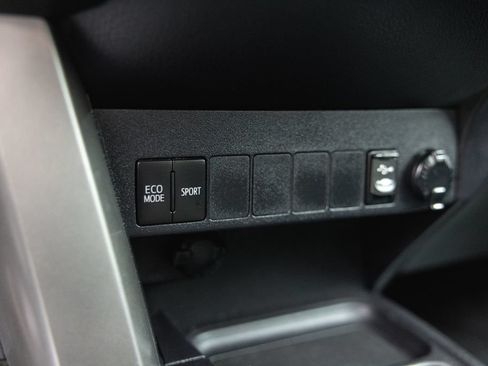 Used 2017 Toyota RAV4 XLE FWD image 20