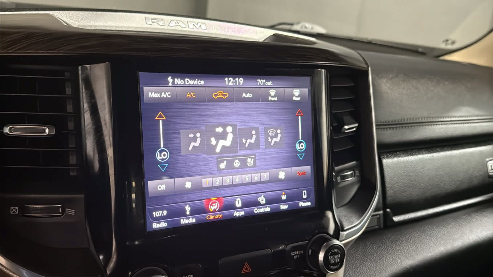 Used 2019 RAM 1500 Laramie AWD/4WD image 15