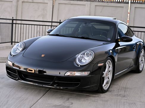 Used 2005 Porsche 911 Carrera S RWD image 3