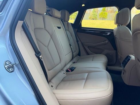 Certified 2019 Porsche Macan image 20