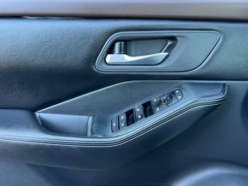 Used 2021 Nissan Rogue SV AWD/4WD image 13