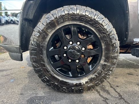 Used 2011 Chevrolet Silverado 2500 LT w/ Interior Plus Package image 15