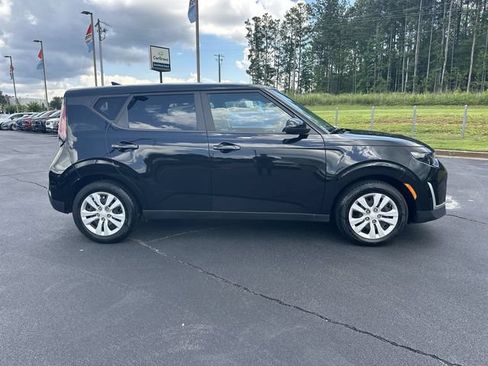 Used 2023 Kia Soul LX FWD image 9