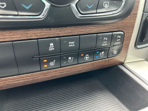 Used 2014 RAM 1500 Laramie w/ Convenience Group AWD/4WD image 33