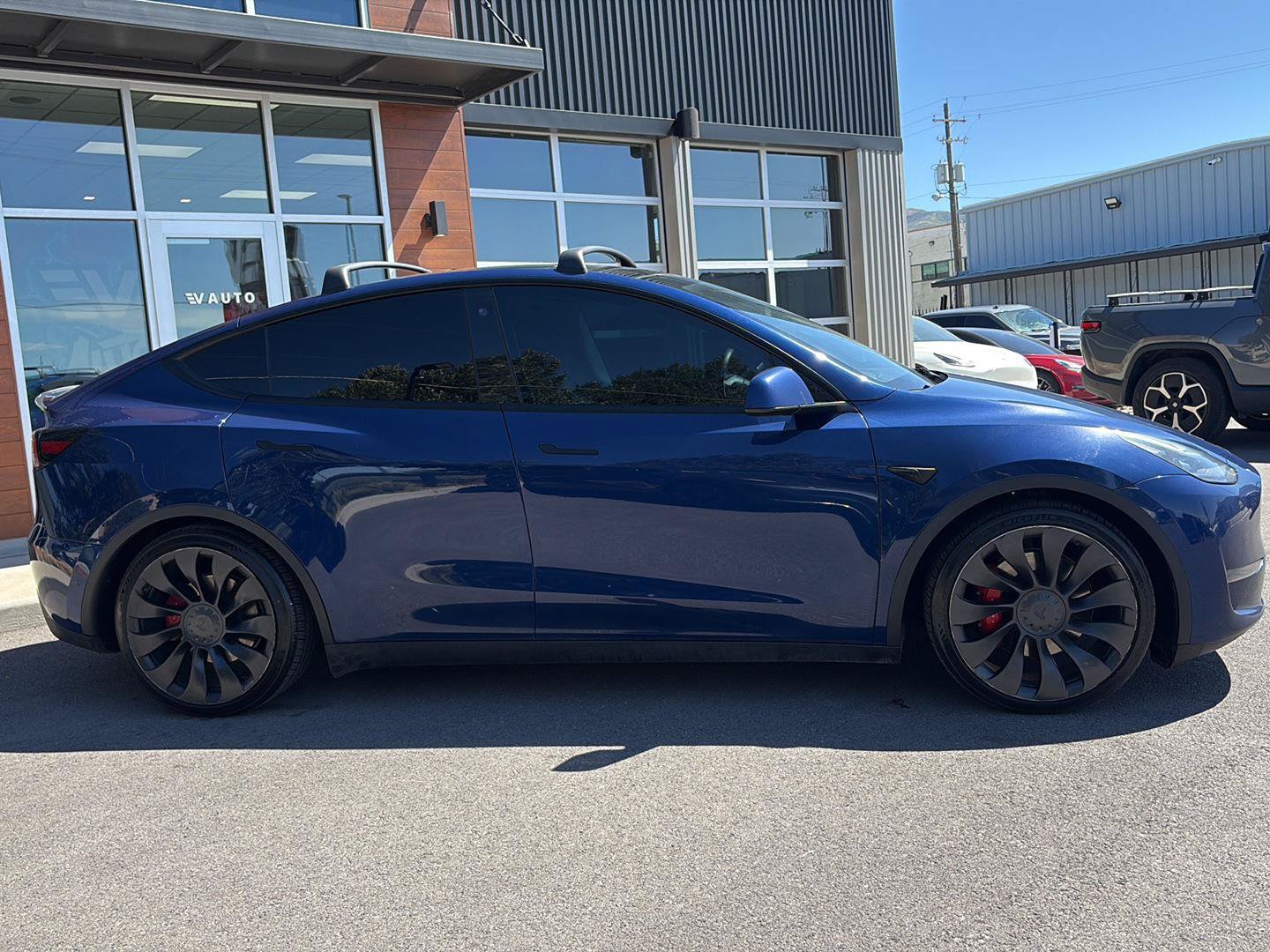 Used 2022 Tesla Model Y Performance AWD/4WD image 9