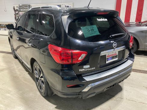Used 2017 Nissan Pathfinder Platinum image 15