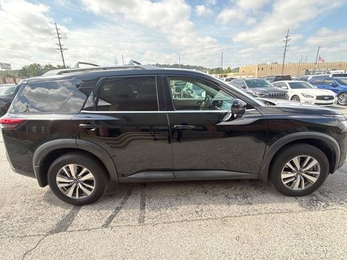 Used 2022 Nissan Pathfinder SL FWD image 8