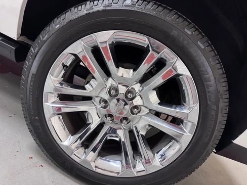 Used 2018 Cadillac Escalade ESV Premium Luxury AWD/4WD image 10