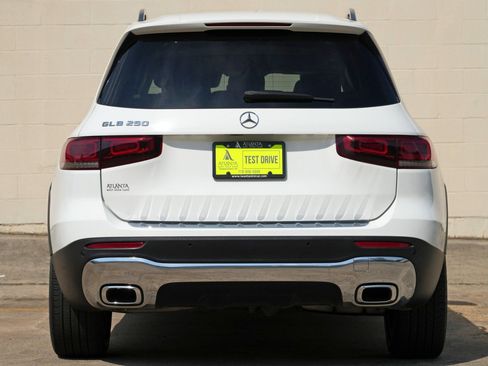Used 2022 Mercedes-Benz GLB 250 w/ Premium Package Lite image 10
