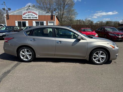 Used 2014 Nissan Altima 2.5 SV w/ Convenience Package image 4
