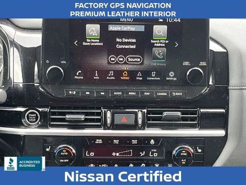 Certified 2024 Nissan Pathfinder SL image 3