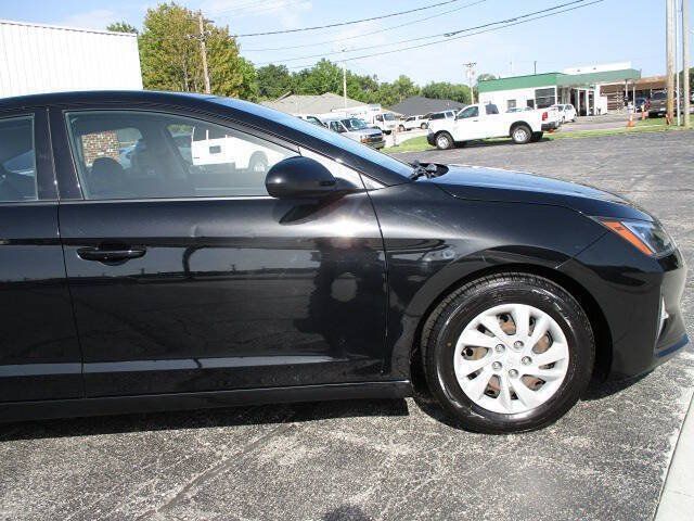Used 2020 Hyundai Elantra SE FWD image 11