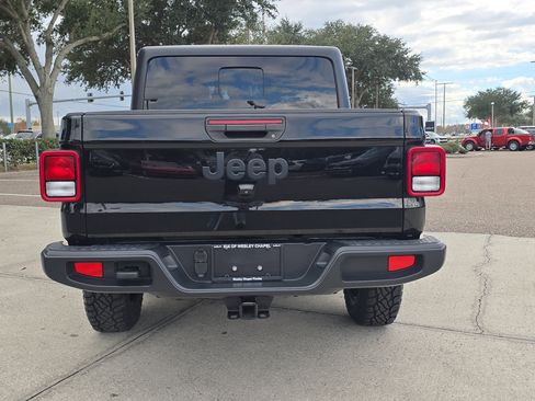 Used 2022 Jeep Gladiator Sport image 7