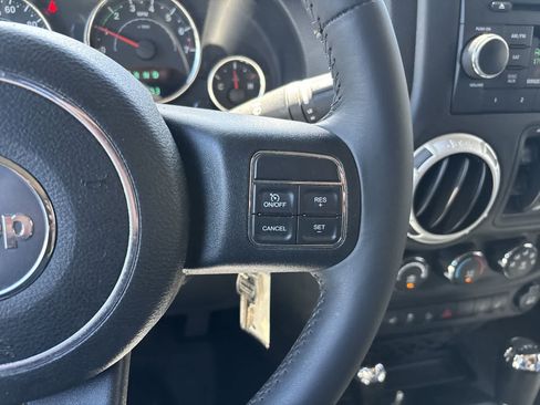 Used 2014 Jeep Wrangler Unlimited Rubicon w/ Connectivity Group AWD/4WD image 10
