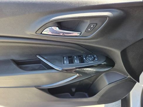 Certified 2024 Chevrolet Trax LT w/ Sunroof Package FWD image 17