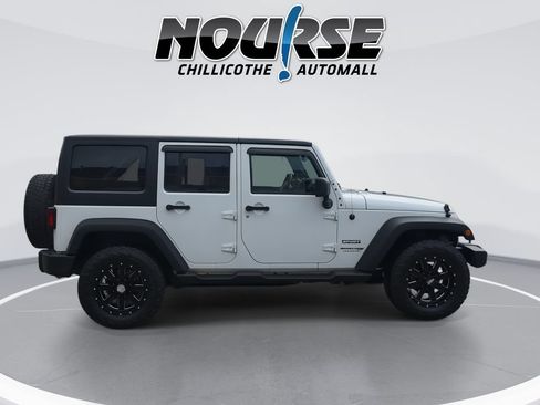 Used 2018 Jeep Wrangler Unlimited Sport S AWD/4WD image 9