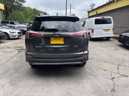 Used 2018 Toyota RAV4 XLE FWD image 7