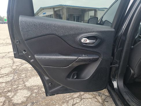 Used 2015 Jeep Cherokee Latitude w/ Comfort/Convenience Group image 25