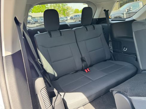 Used 2025 Ford Explorer Active image 17