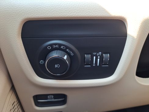 New 2025 Jeep Grand Cherokee Limited w/ Luxury Tech Group II image 24