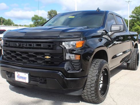 Used 2024 Chevrolet Silverado 1500 Custom RWD image 3