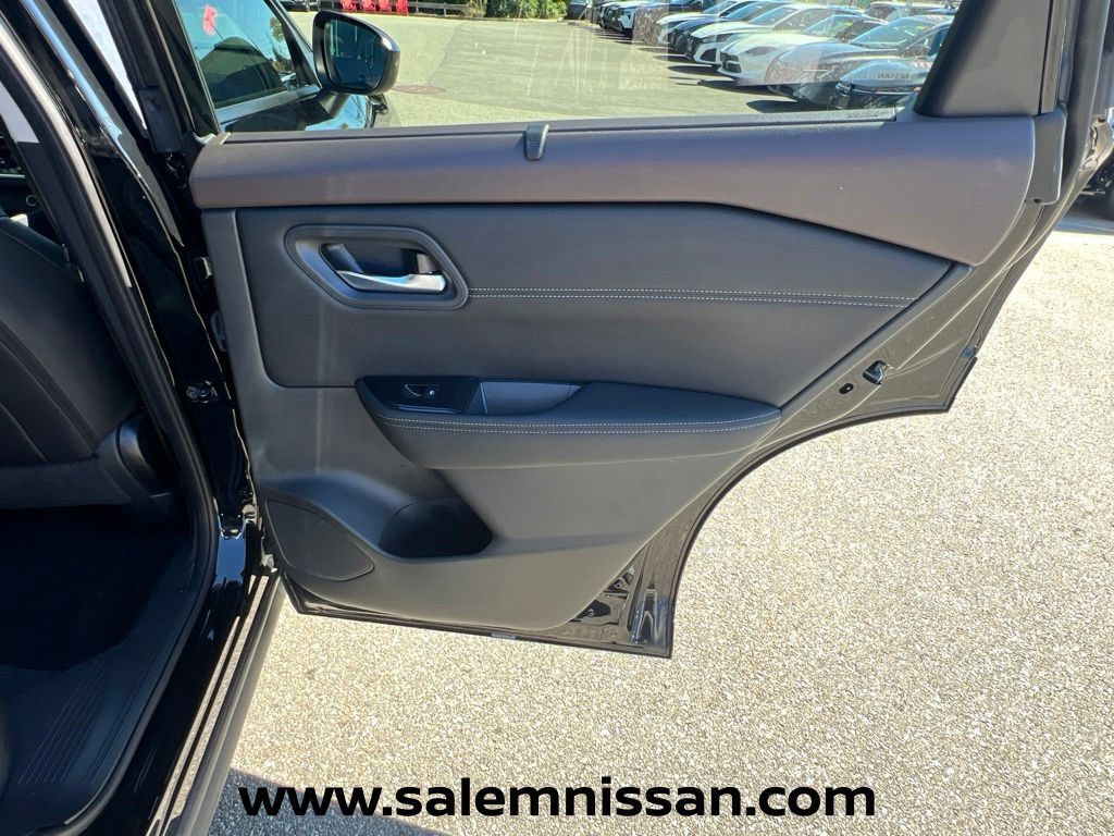 Used 2023 Nissan Rogue SV w/ SV Premium B Package FWD image 23