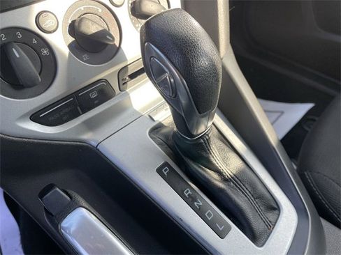 Used 2013 Ford Focus SE w/ SE Winter Pkg image 18