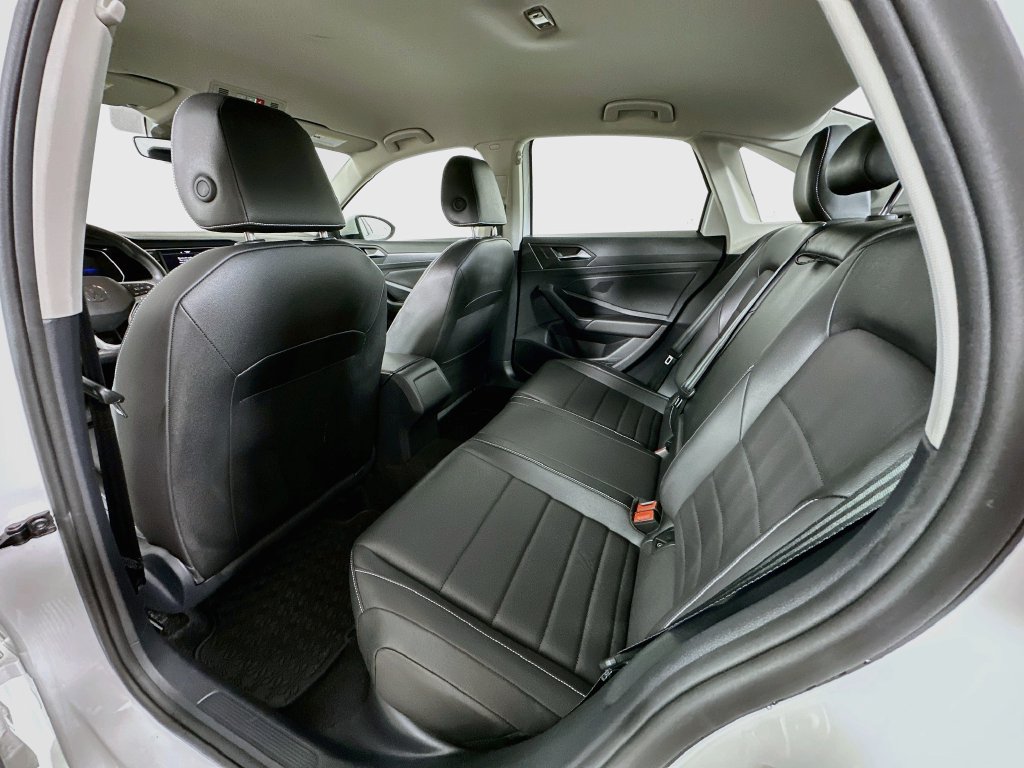 Used 2024 Volkswagen Jetta SE w/ Black Wheel Package FWD image 4