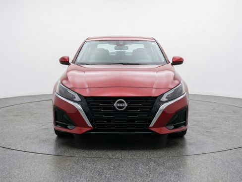 Used 2025 Nissan Altima 2.5 SV image 2