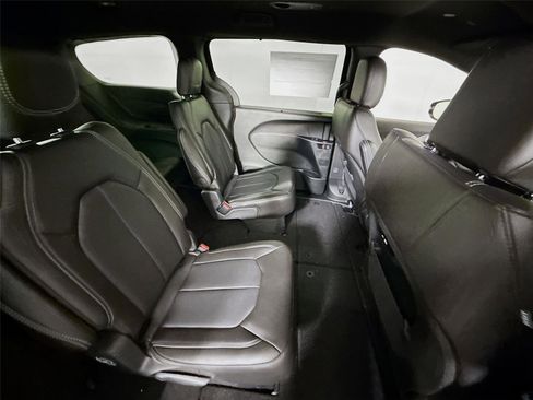 New 2026 Chrysler Pacifica Select FWD image 20