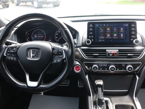 Used 2018 Honda Accord Sport image 11