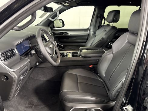 New 2026 Jeep Grand Wagoneer L Limited w/ Convenience Group I image 9