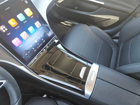 Used 2025 Mercedes-Benz C 300 Sedan image 21