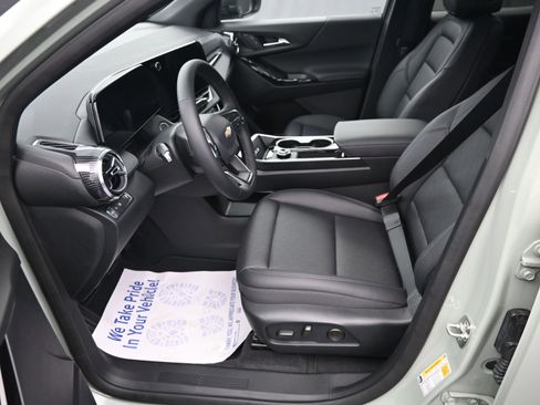 New 2026 Chevrolet Equinox LT w/ Convenience Package II FWD image 10
