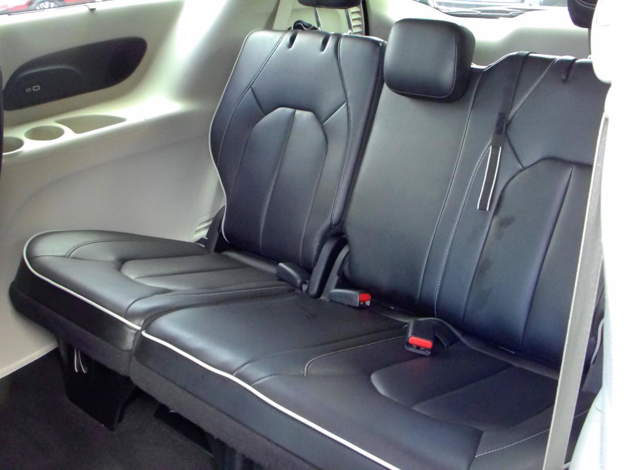 Used 2023 Chrysler Pacifica Limited FWD image 7