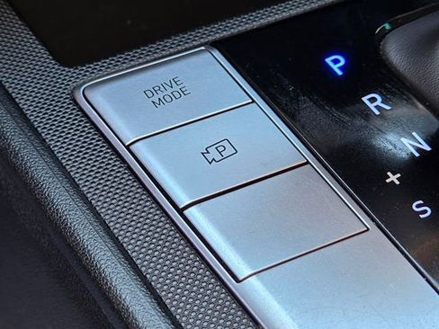 Used 2023 Hyundai Elantra SE image 32