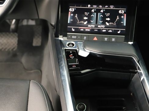 Used 2022 Audi e-tron Premium image 21