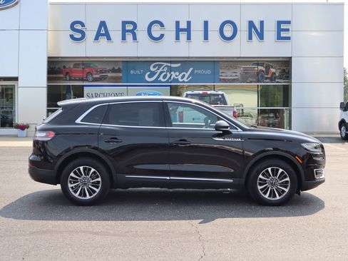 Used 2019 Lincoln Nautilus Select AWD/4WD image 2
