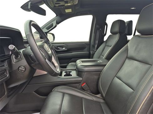 Used 2022 GMC Yukon SLT w/ SLT Premium Package image 9