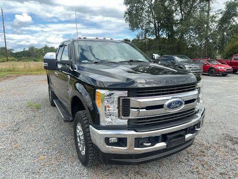 Used 2017 Ford F250 XLT w/ XLT Premium Package AWD/4WD image 7
