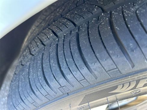 Used 2025 Hyundai Elantra SEL image 32