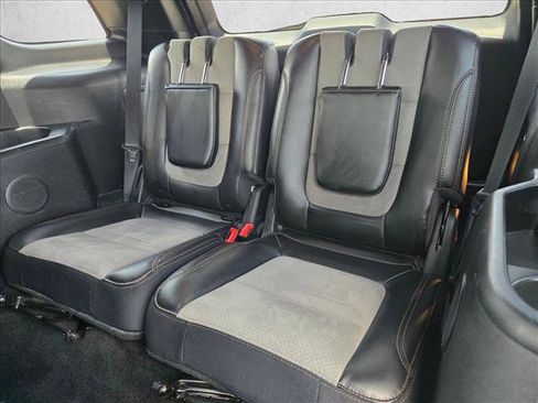 Used 2017 Ford Explorer XLT w/ Equipment Group 202A FWD image 20