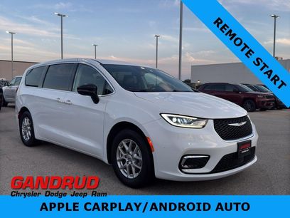Used 2024 Chrysler Pacifica Touring-L